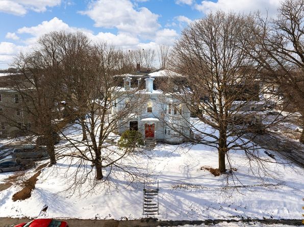 613 School St, Lowell, MA 01851