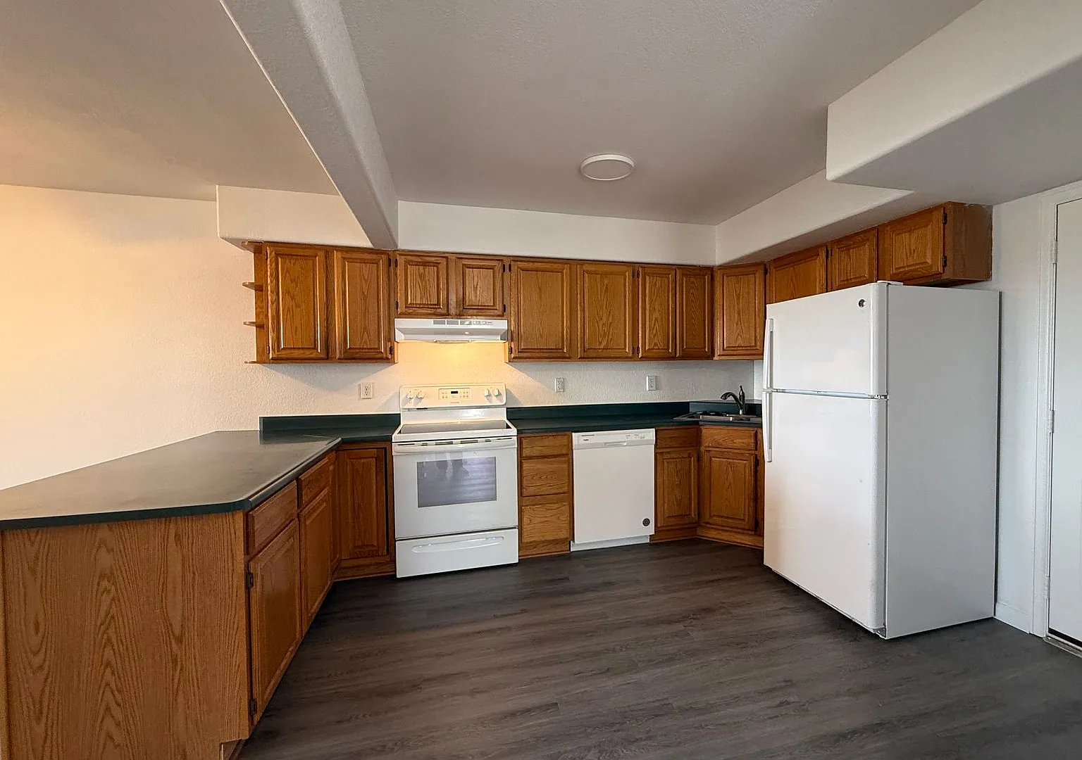 Elbow Dr W 228-230 — Photo 4
