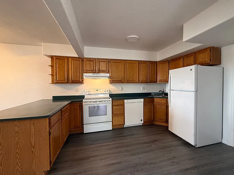 Elbow Dr W 228-230 — Photo 4