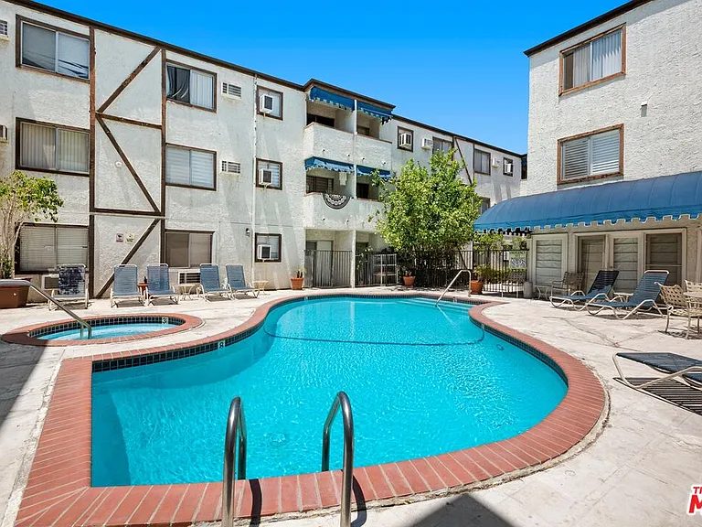 18530 Hatteras St #115 — Photo 13