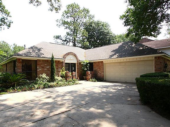 3rd image of 11834 Hillbrook Dr