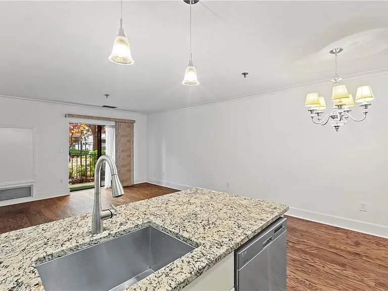 300 Johnson Ferry Rd #A110 — Photo 7