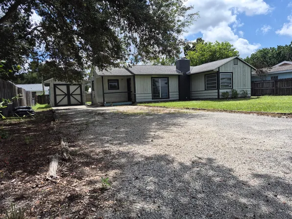 2336 Pelican Dr, Sarasota, FL 34237
