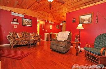 4th image of 1004 King Arthurs Ct