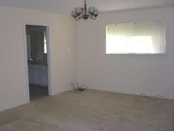 5th image of 218 Kingsbridge Dr