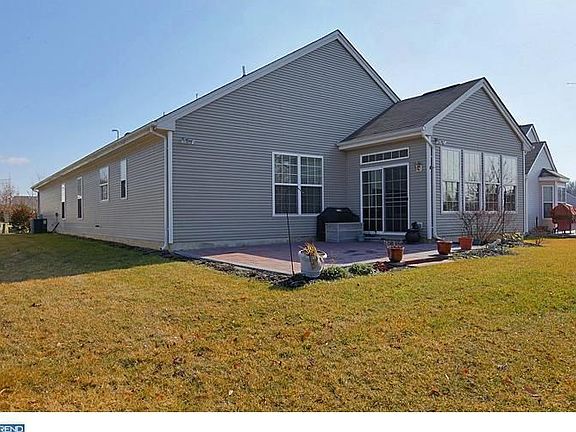 3rd image of 38 Mansion Dr