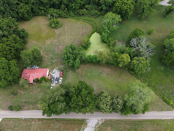 3rd image of 102 Sugar Tree Rd