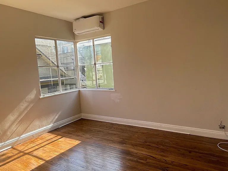 324 W 7th St #C — Photo 2