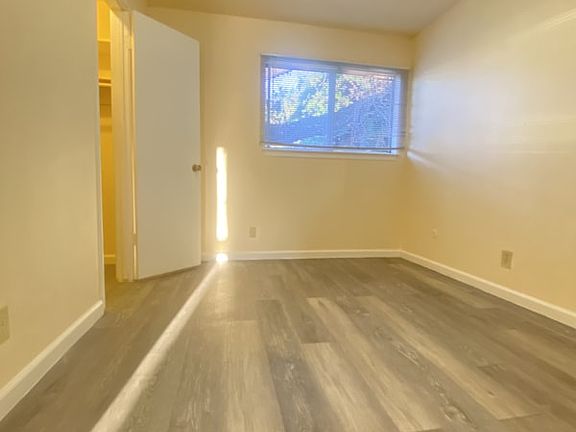 5th image of 322 W Oak St APT A