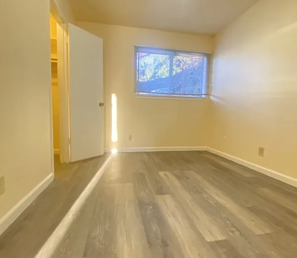322 W Oak St #A — Photo 5