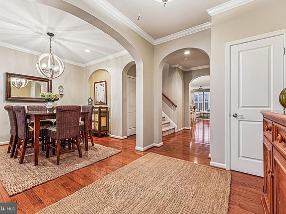 3rd image of 3006 Palatine Dr