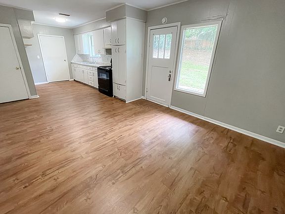 4th image of 215 Sheridan Dr
