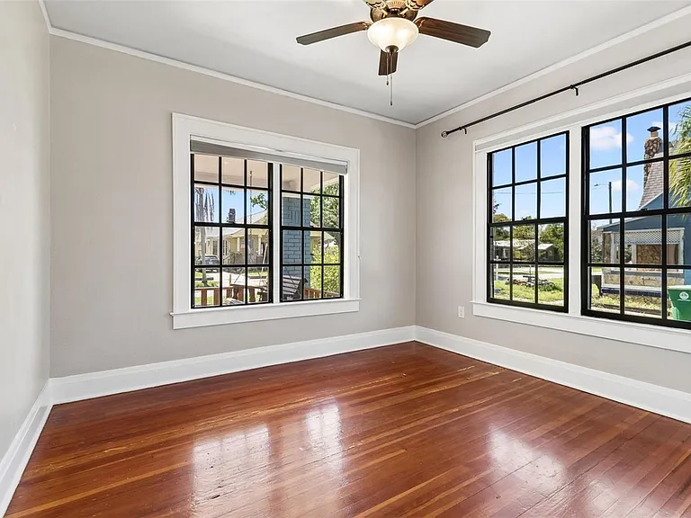 310 E Paris St — Photo 2