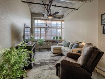 321 W 7th St APT 302, Kansas City, MO, 64105