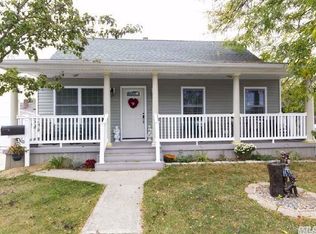 2 Totten St, Bethpage, NY