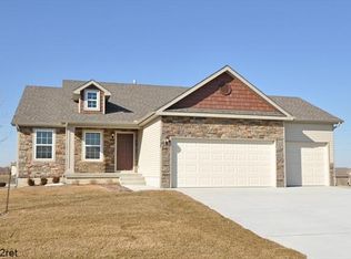 1320 Sapperton Rd, Raymore, MO 64083