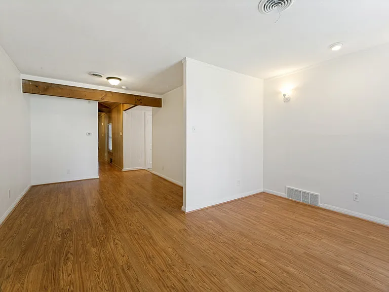 837 Northwood Rd — Photo 3