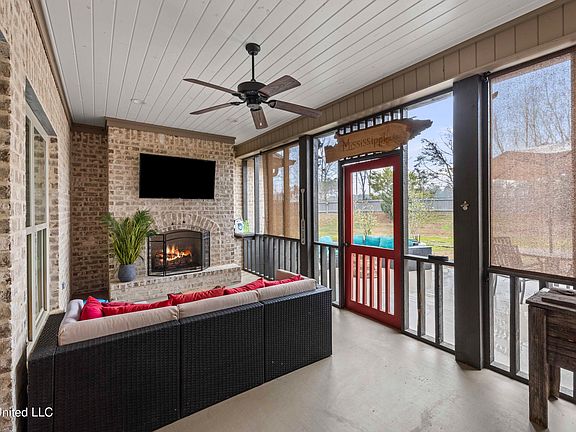 4th image of 209 Bridge Ct