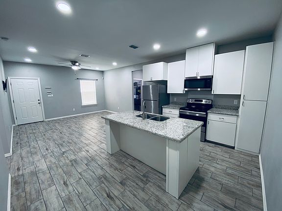 3rd image of 1502 Heritage Dr #3