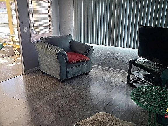 3rd image of 109 Fall Dr