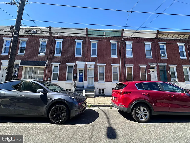 2020 Moore St — Photo 2