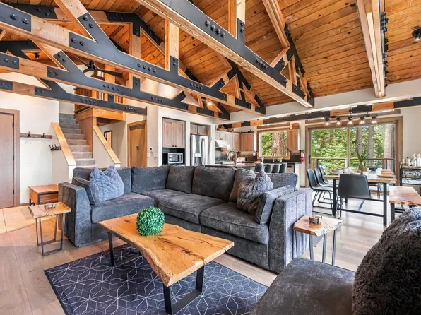 15094 Point Dr, Truckee, CA 96161
