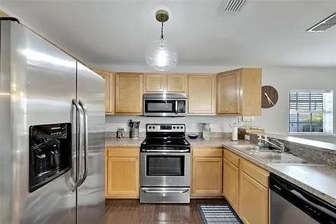 3rd image of 2311 W Chestnut St