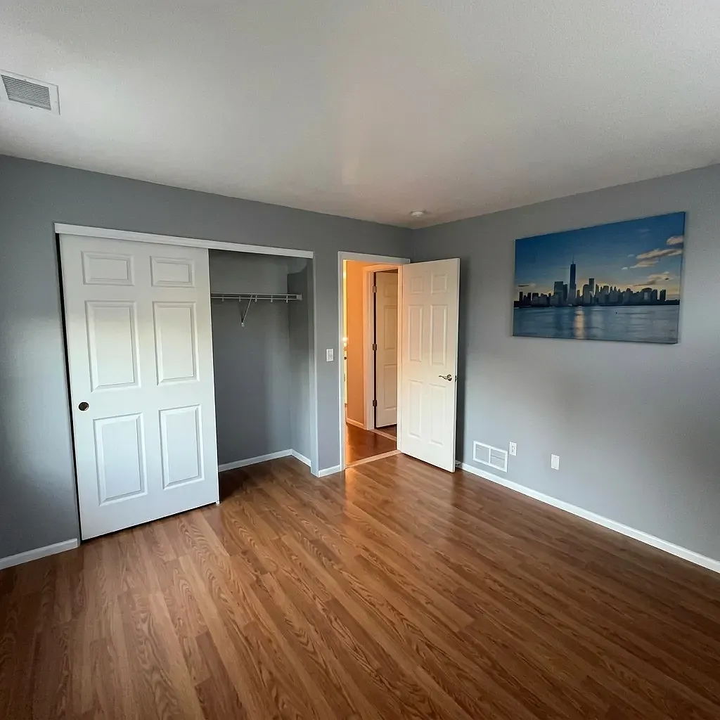 9 bed, 3982 sqft, $755 — Photo 3