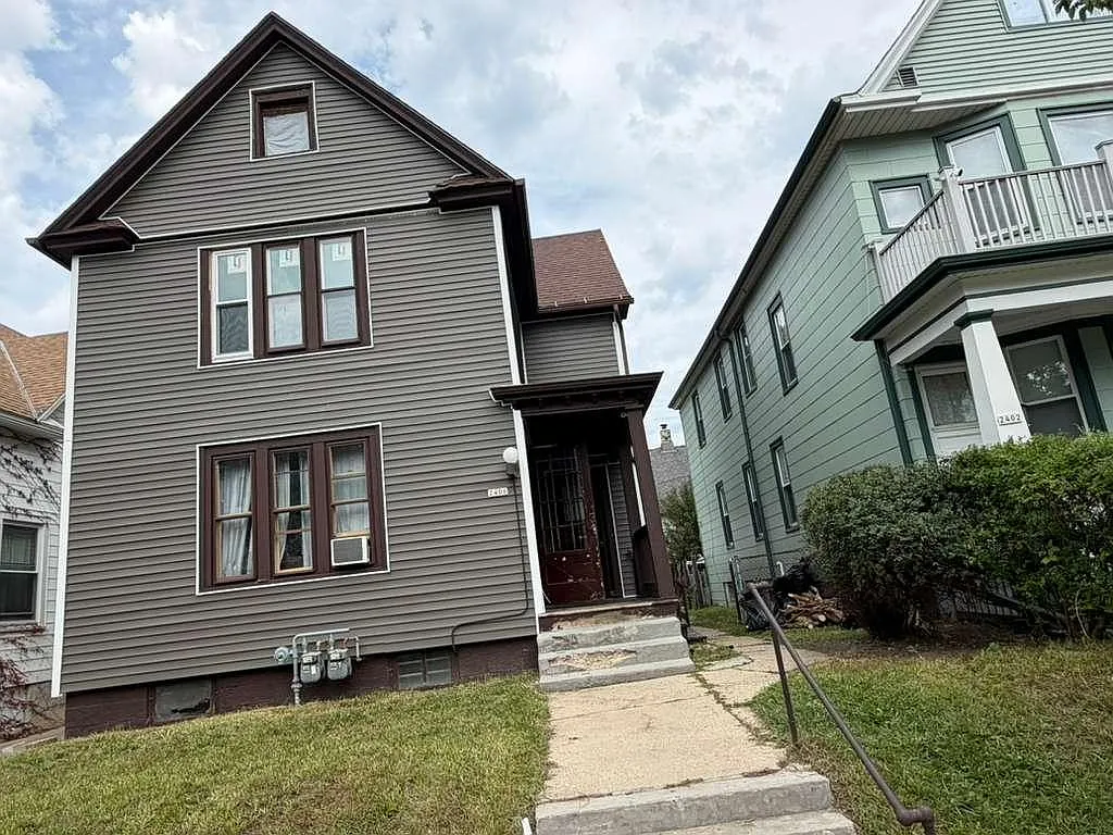 2404 W Lapham St - 2406 W Lapham St (Upper) — Photo 4