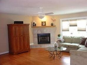 Family Room/Hardwood/Fireplace