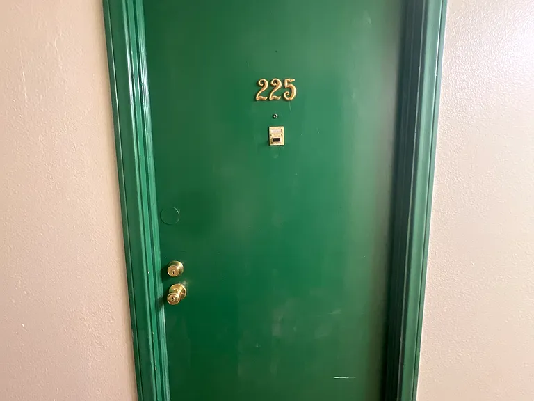 Lennox Lanai Apartments — Photo 9
