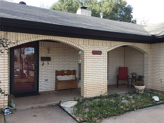2nd image of 2426 Greenbriar Dr