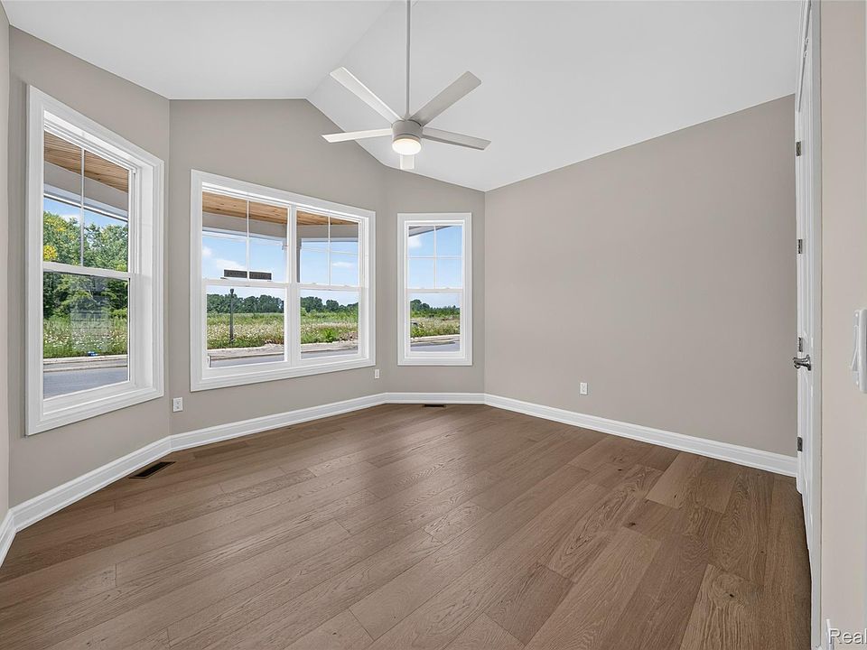 54446 Brenda Dr, photo 24