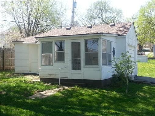 5th image of 927 E Sea Ave