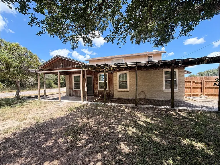 11150 Up River Rd — Photo 3