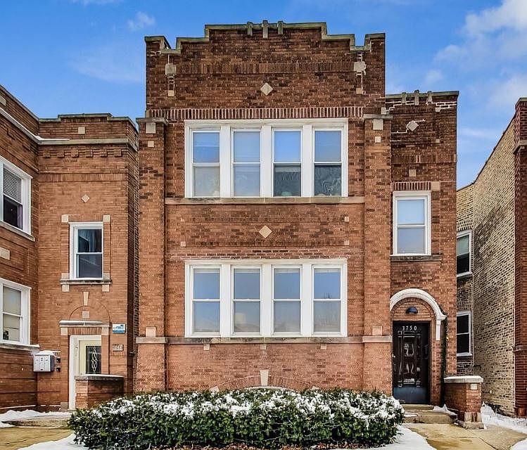 1st image of 3750 N Sawyer Ave #2