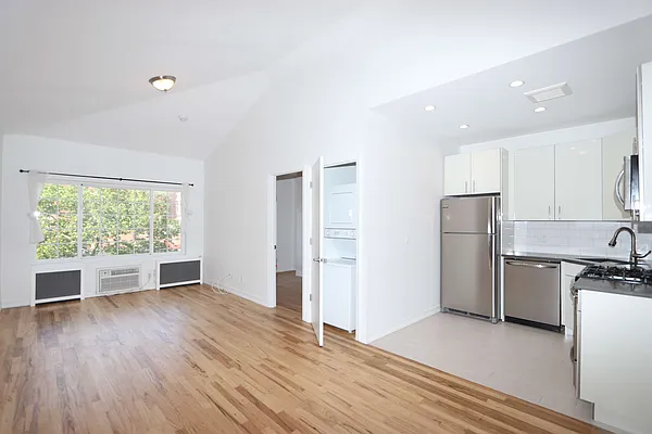 Rented by Nooklyn NYC LLC | media 1