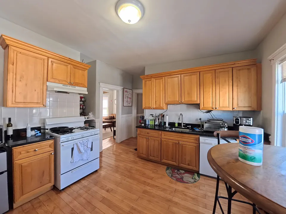 19 Arden St #2