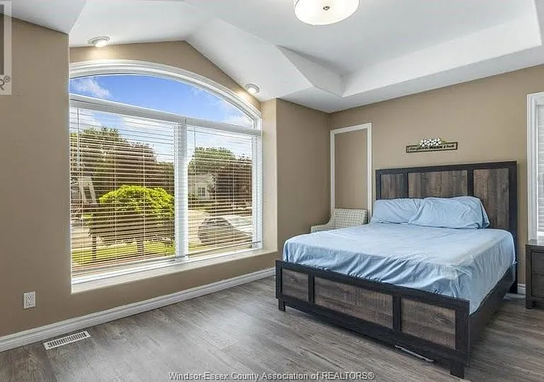 2239 Longfellow Ave — Photo 1