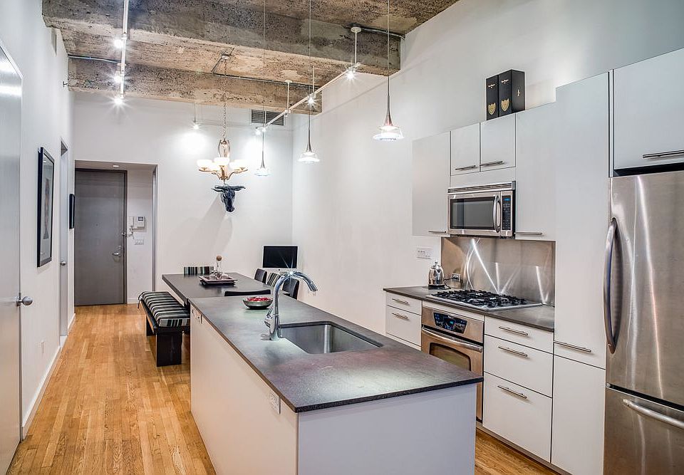 2nd image of 419 W 55th St APT 3C