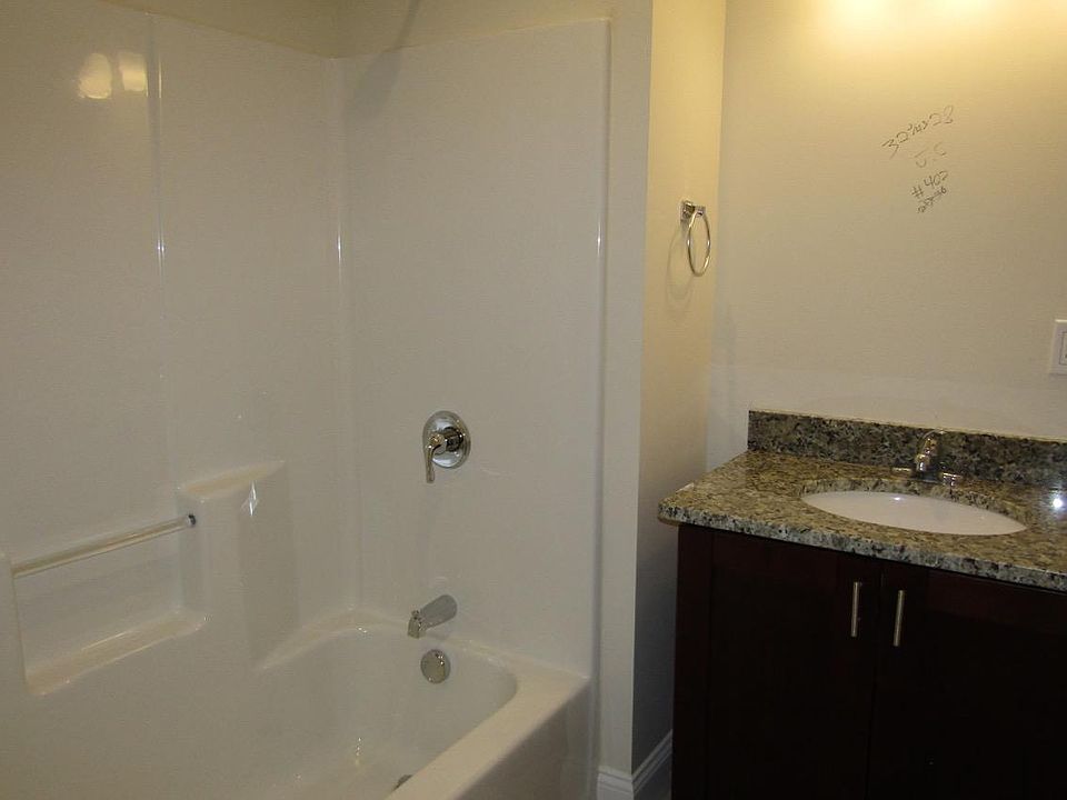 2nd image of 72 Peterborough St