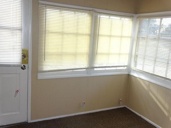 5th image of 686 N Buena Vista St