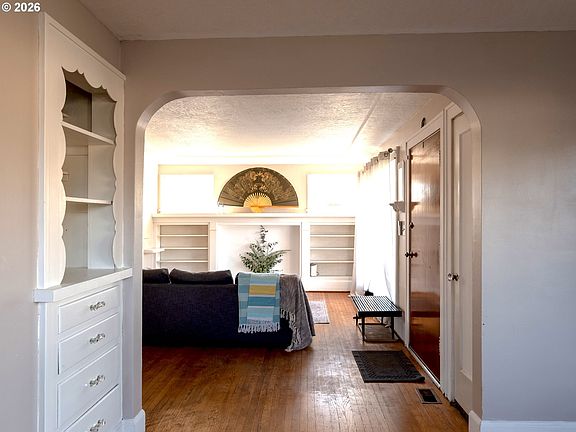3rd image of 11020 NE Glisan St