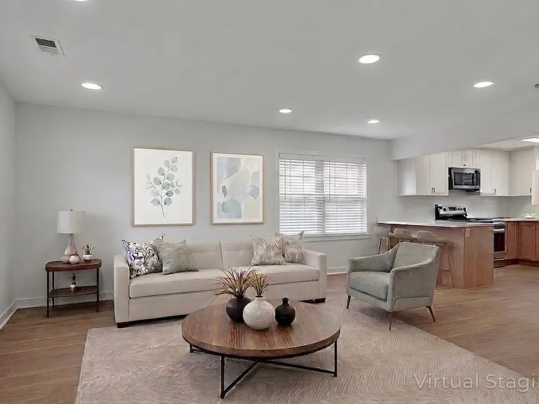 22607 Beech St — Photo 2