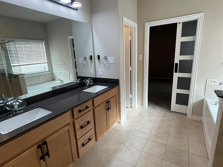 1924 Briar Hill Dr — Photo 10