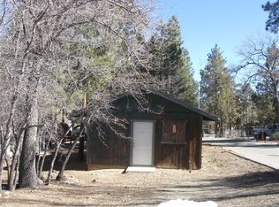 701 Moreno Ln, Sugarloaf, CA 92386