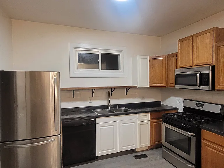 1803 Hervey Ave — Photo 3