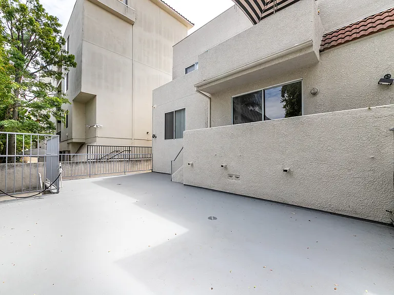 4560 Coldwater Canyon Ave #105 — Photo 21