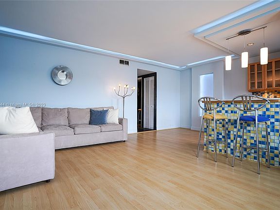 3rd image of 1545 Euclid Ave APT 6K