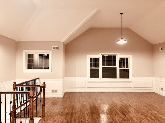 2nd image of 28 Dorothea Pl #2